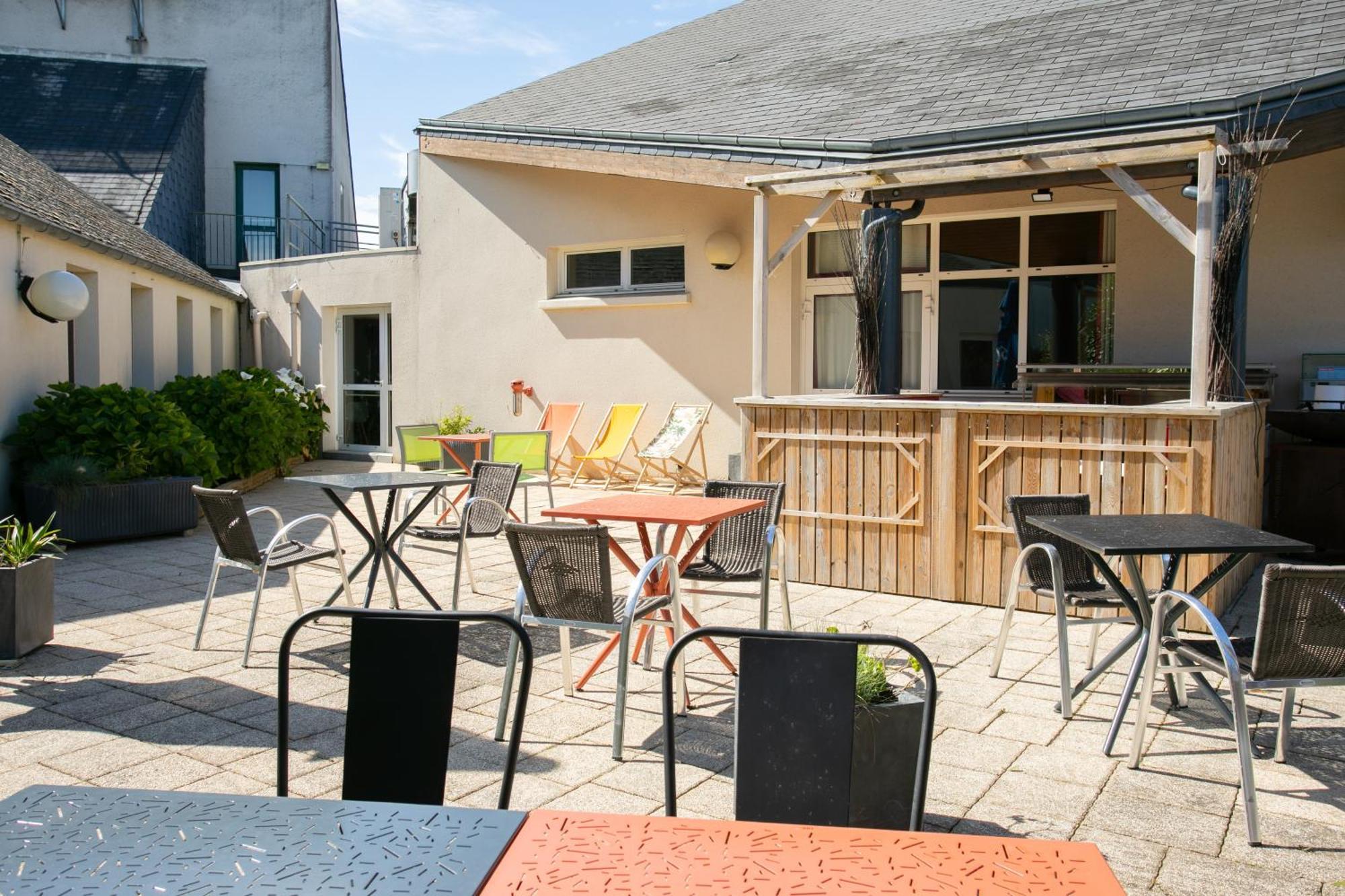 Logis, Hotel Au Chene Vert 普勒林 外观 照片