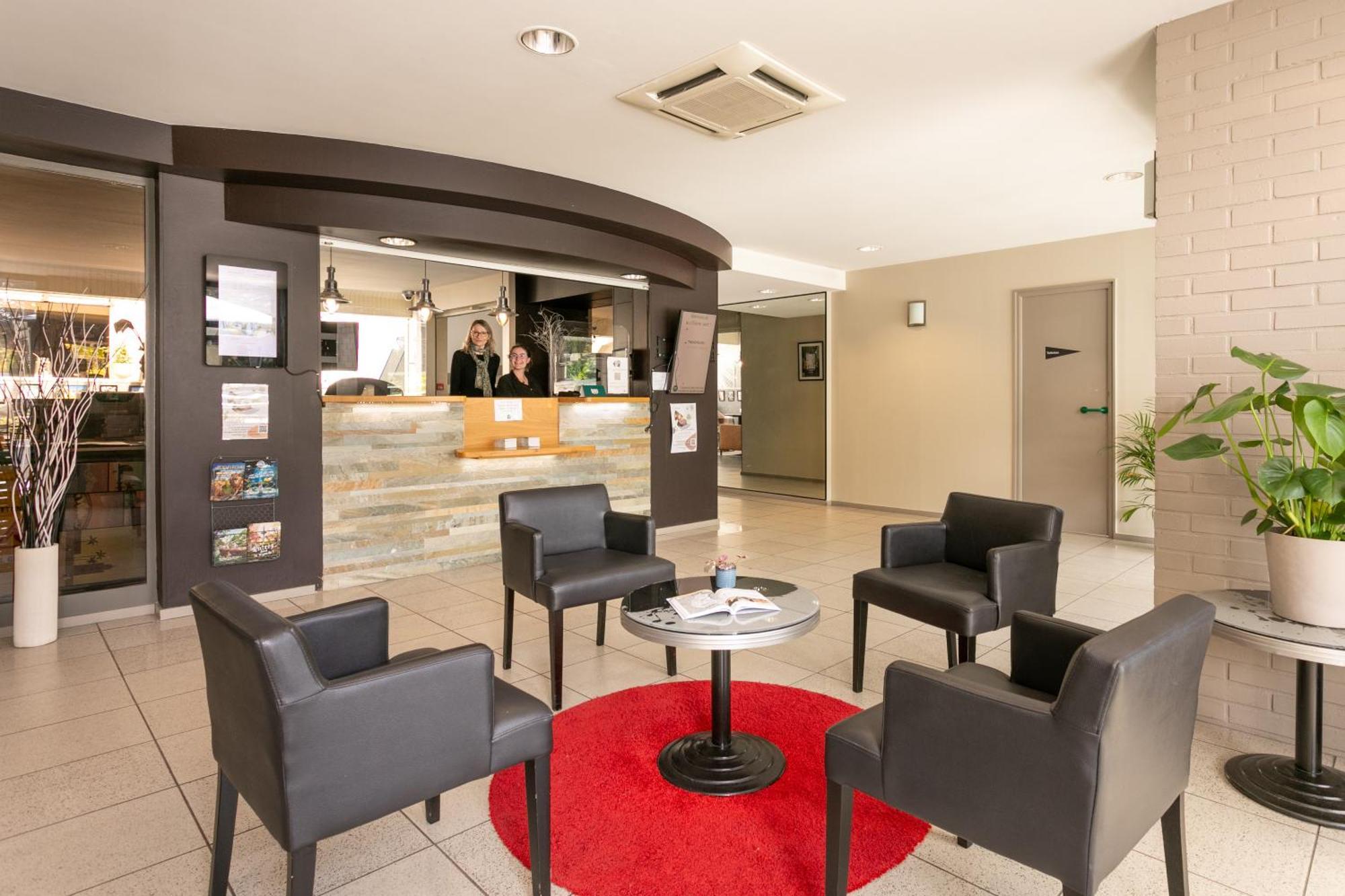 Logis, Hotel Au Chene Vert 普勒林 外观 照片
